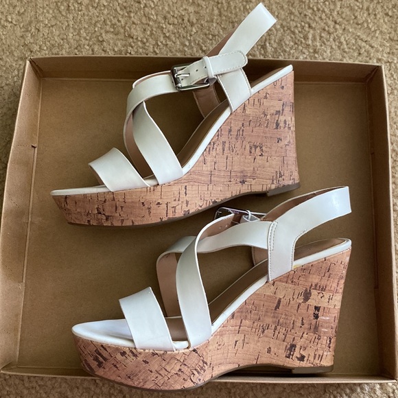 Franco Sarto white wedge sandals size 6.5 - Picture 3 of 7